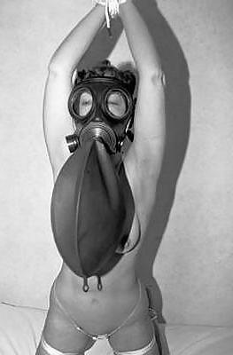 4P Latexgas maskiert