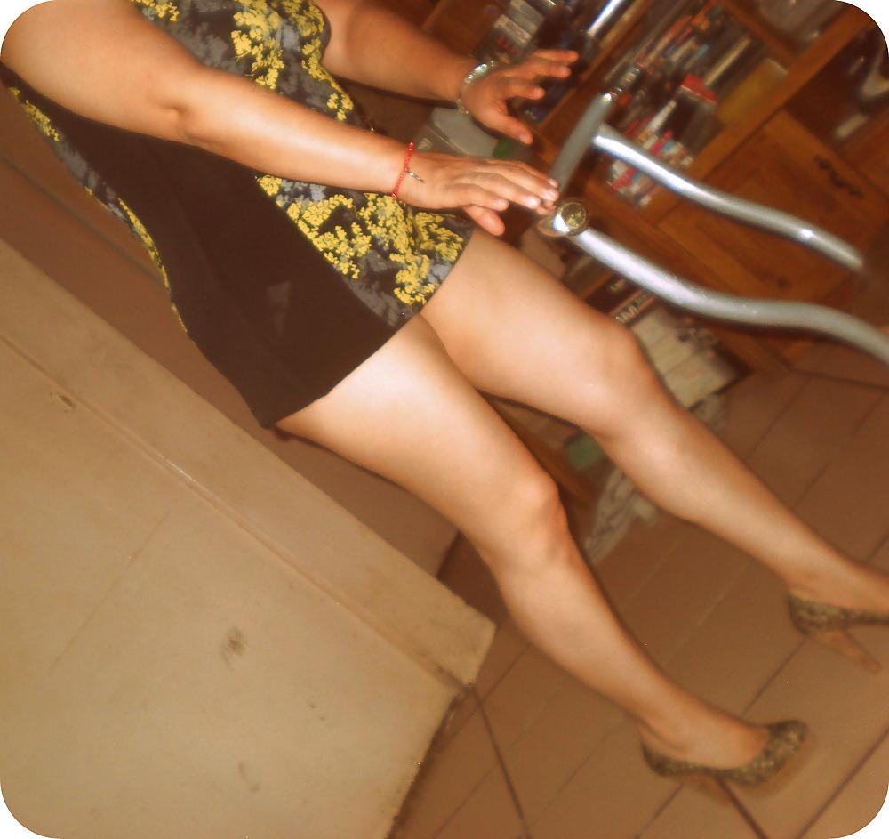 4P Amateur latin mature showing legs and panty
