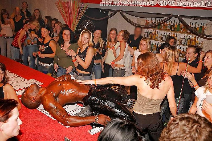 25P SEXY MATURE MILFS PARTY AND FUCK MANY NEW PARTNERS