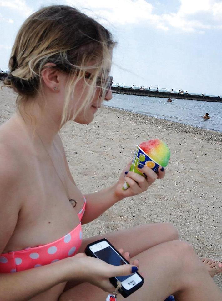 25P Dumb whore's stolen pics