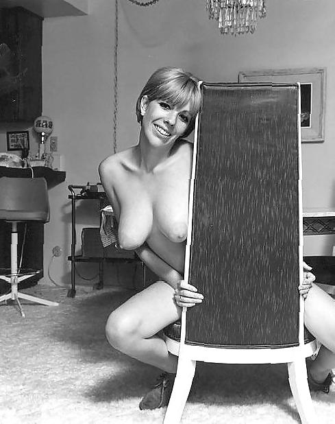 25P Black & White 1960's women
