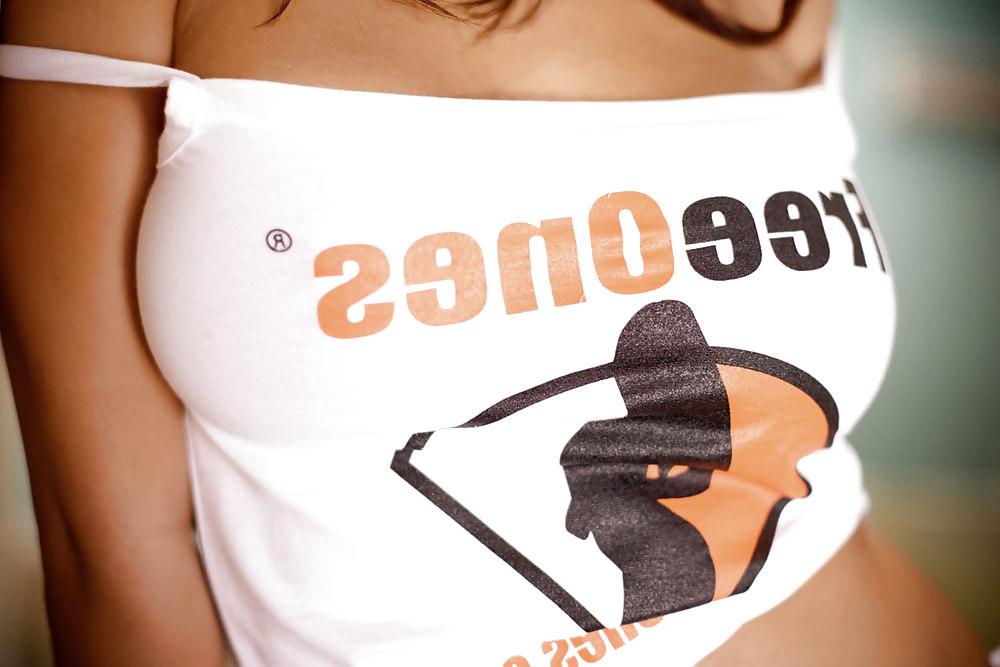 18P T-SHIRT BABE - MULANI RIVERA