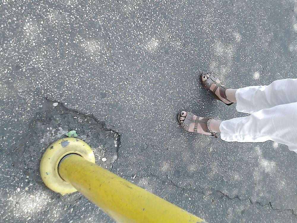 25P Feet in bus