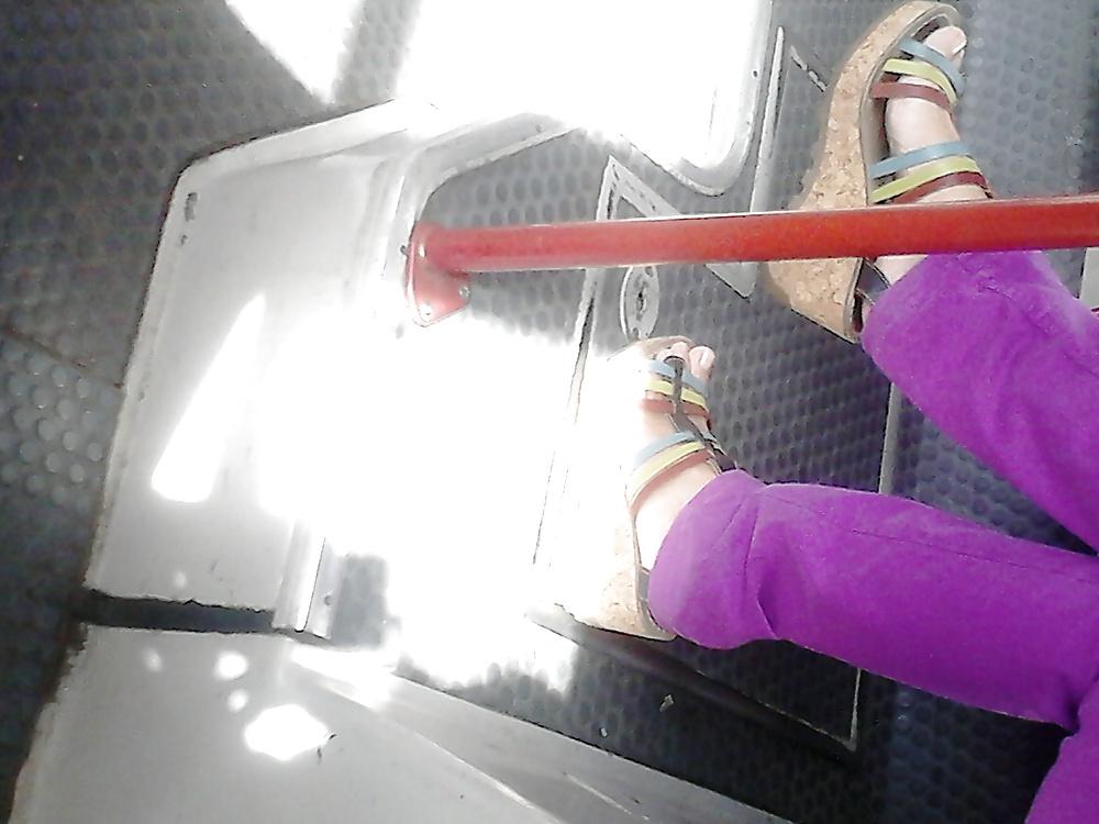 25P Feet in bus