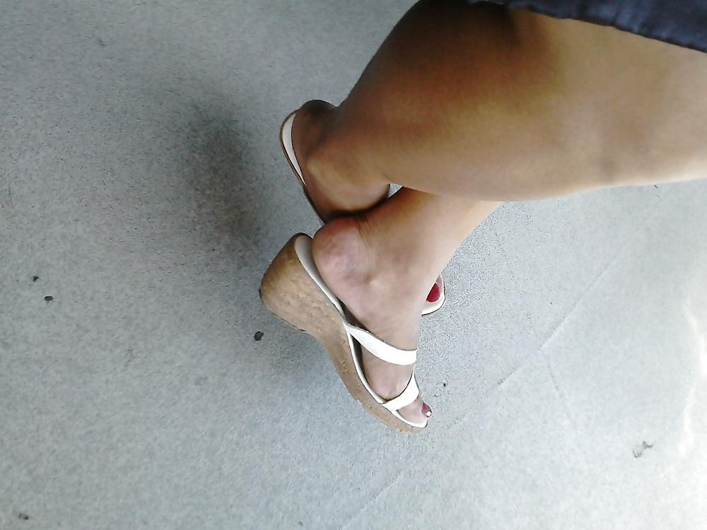 25P Feet in bus