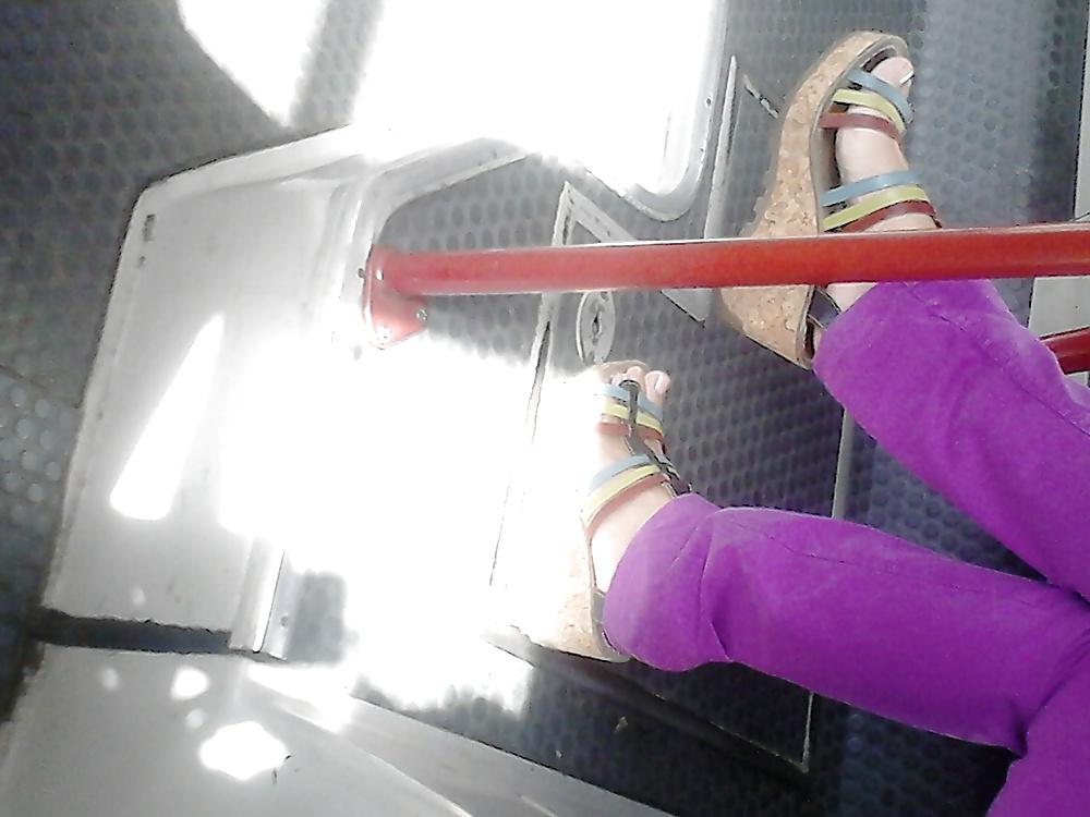 25P Feet in bus