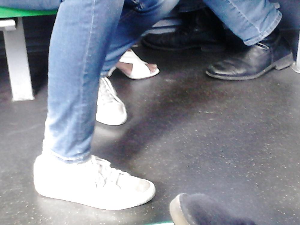 25P Feet in bus