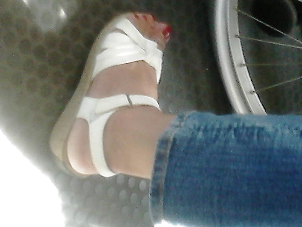 25P Feet in bus
