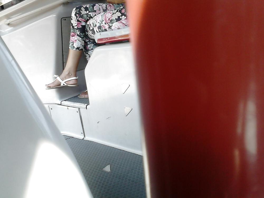 25P Feet in bus