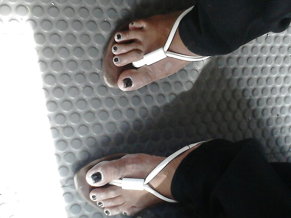 25P Feet in bus