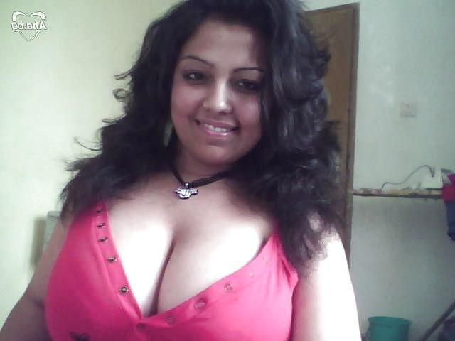 15P Busty Bulgarian Woman 11