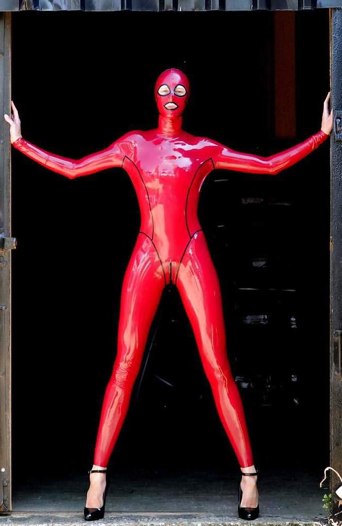 9P Hot women in Latex