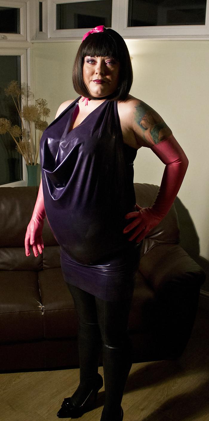 25P Tina Snua Dressed in Latex & Smoking Cigarettes & Cigar
