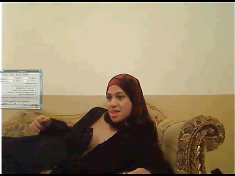 11P Arab girl on cam