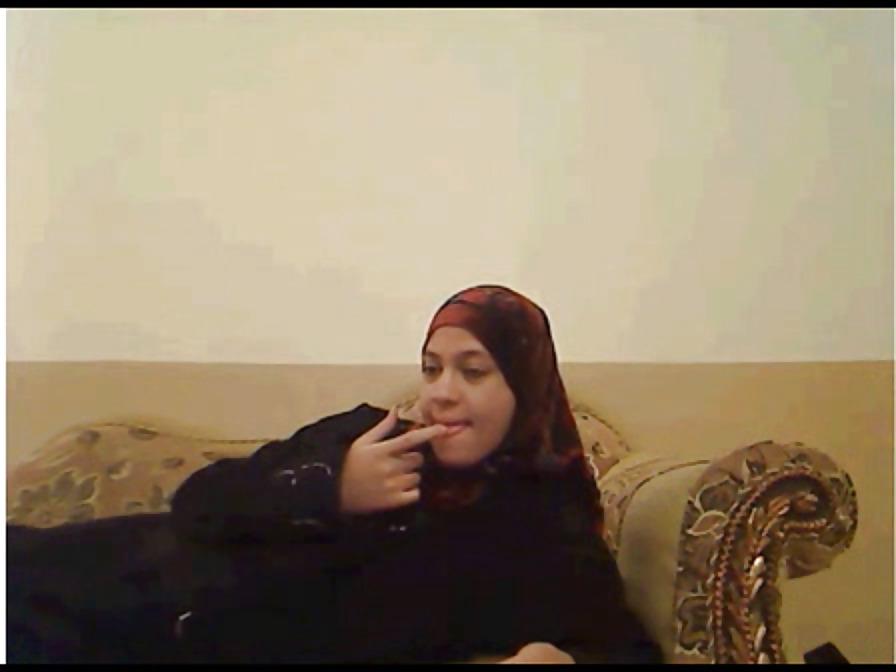 11P Arab girl on cam