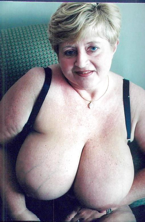 20P Mature saggy tits 28.