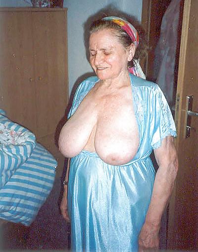 20P Mature saggy tits 28.