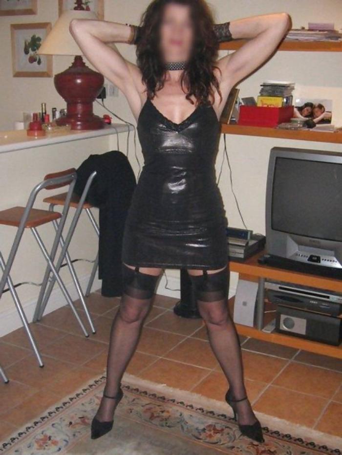 25P Joa, 40 ans, en lingerie, satin, culotte baissee ou non