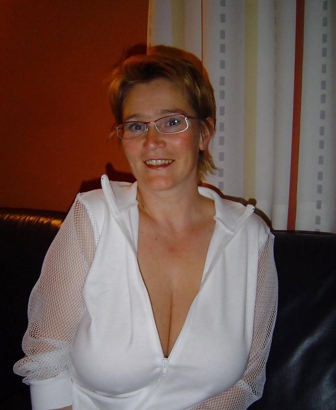 25P Naked scandal milfs and matures