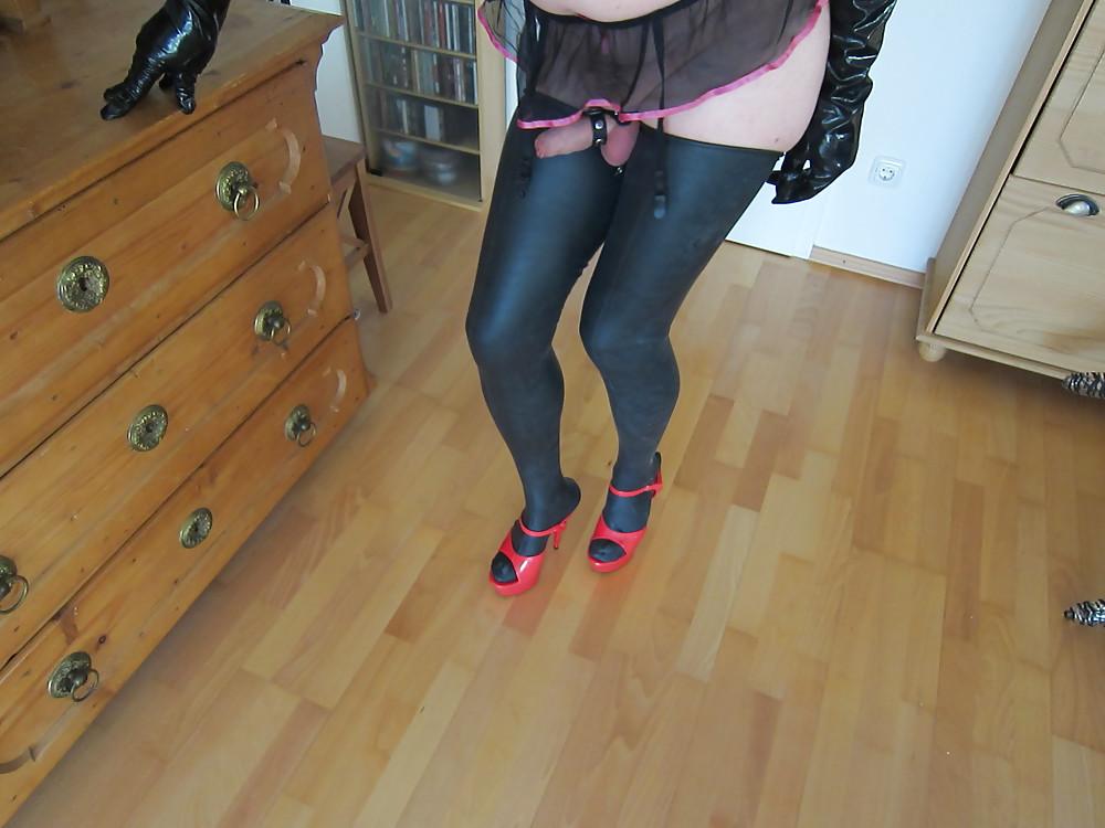 25P Me in latex heels and cum