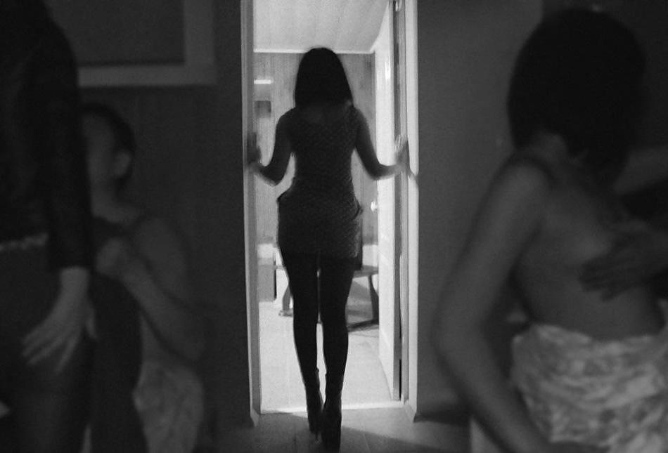 20P Kazakh girls at work