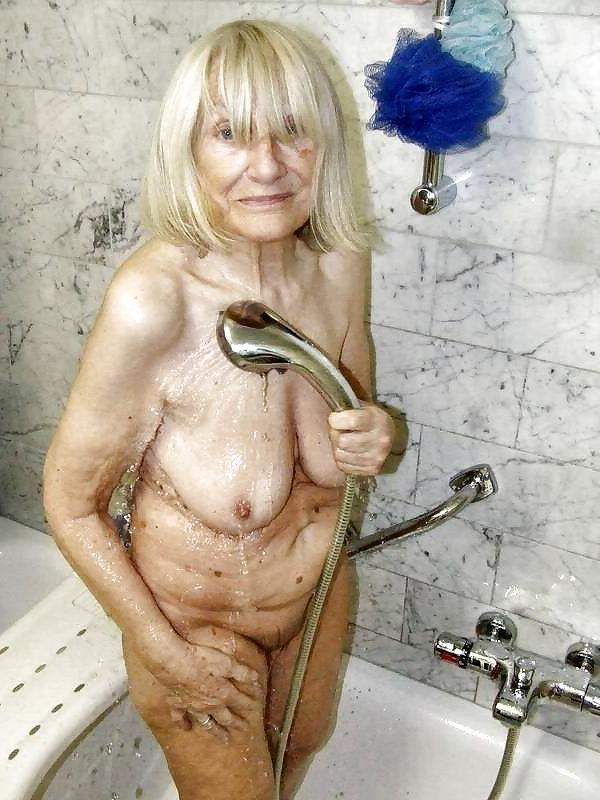 17P BLONDE HAIRY GRANNY