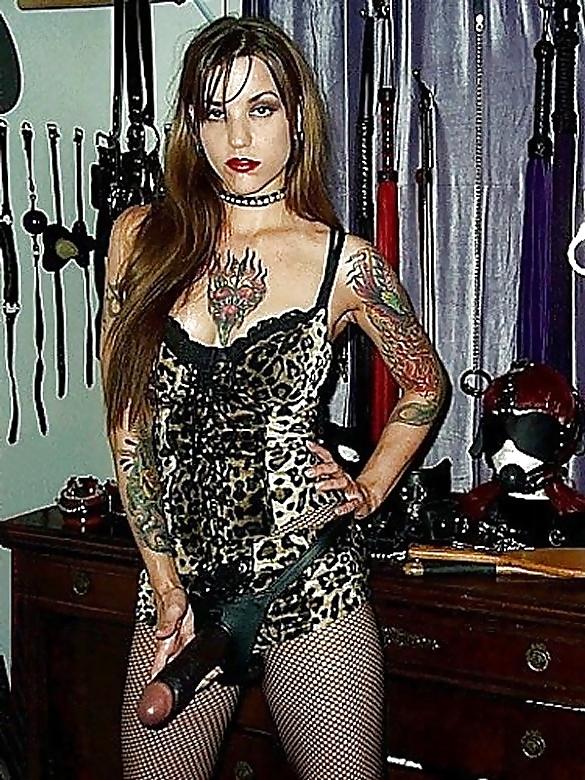 25P Femdom Strapon posing