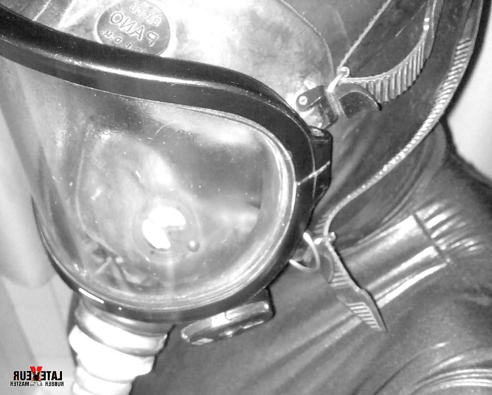 25P Frencch Rubber Master latex et masque a gaz