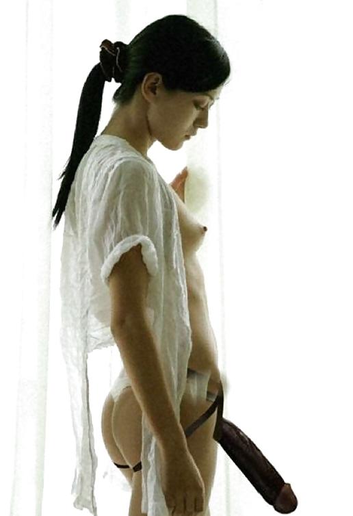 25P Femdom Strapon posing (7)