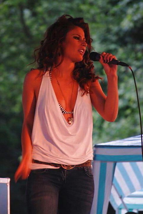 24P Bulgarian R&B Singer : Ren