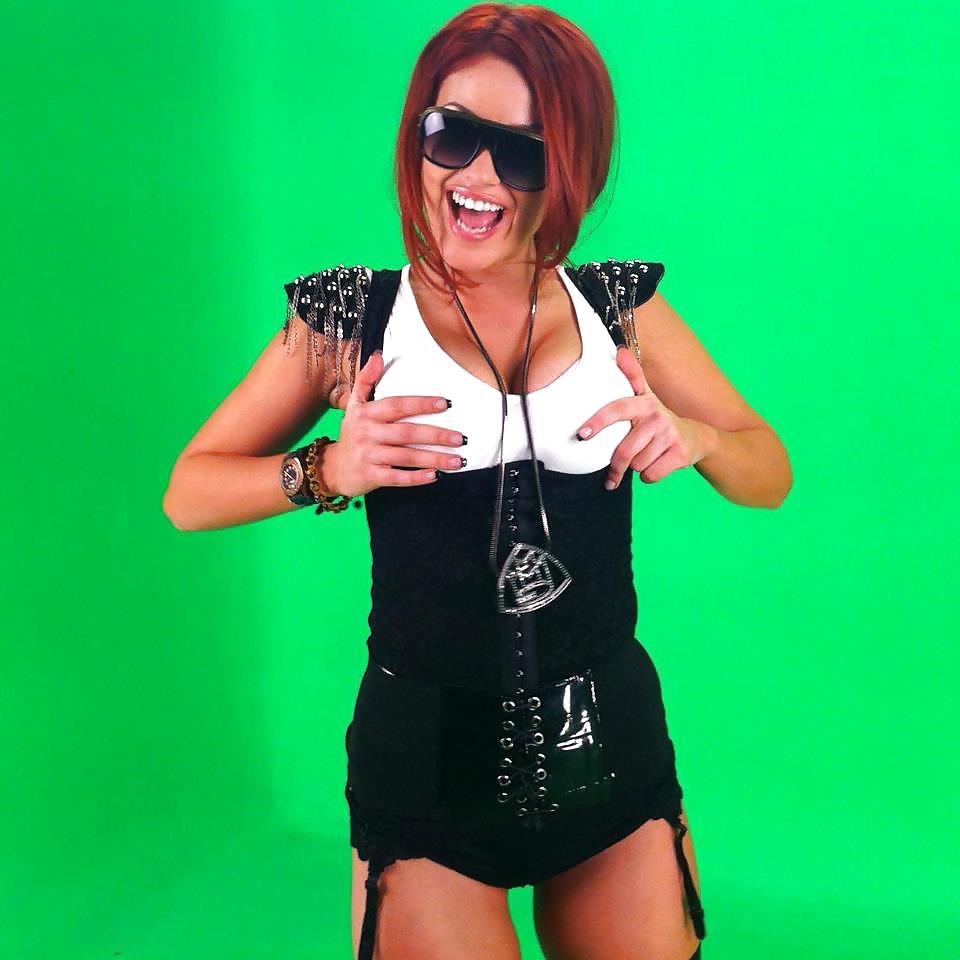 24P Bulgarian R&B Singer : Ren