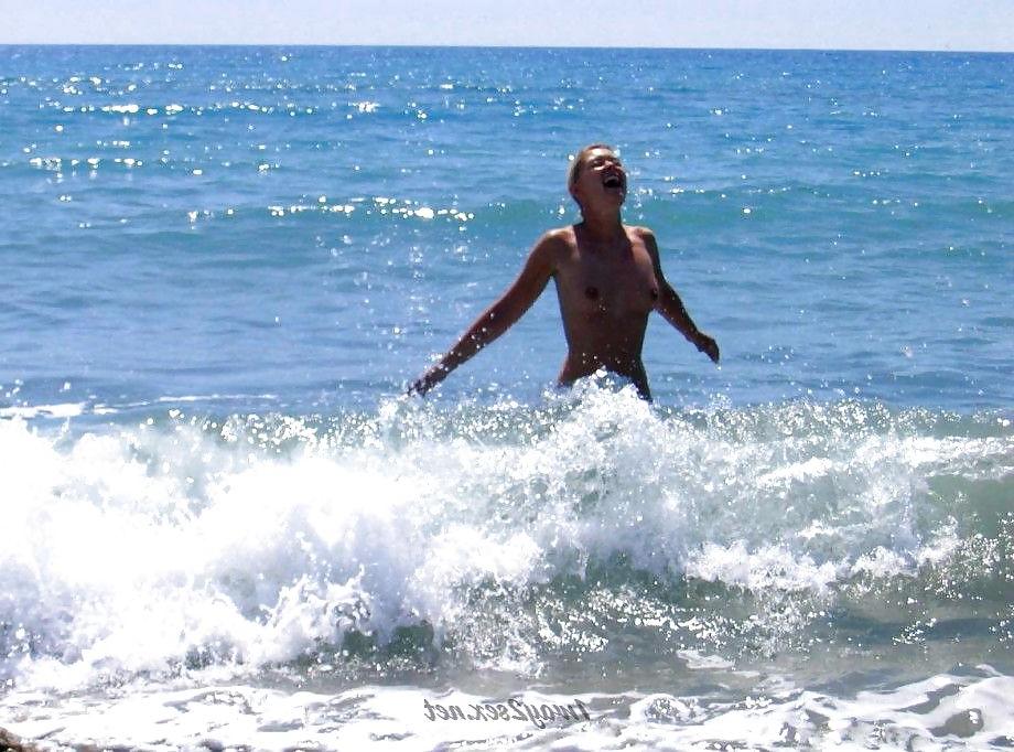 25P Vera nude at turkish beach