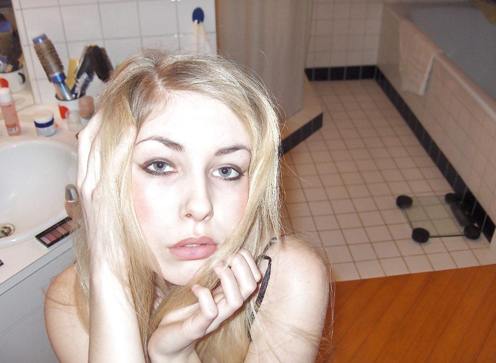 25P Hot Blond Teen Girl