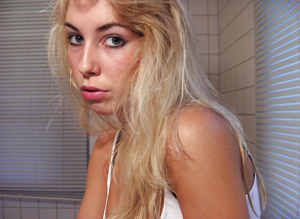 25P Hot Blond Teen Girl