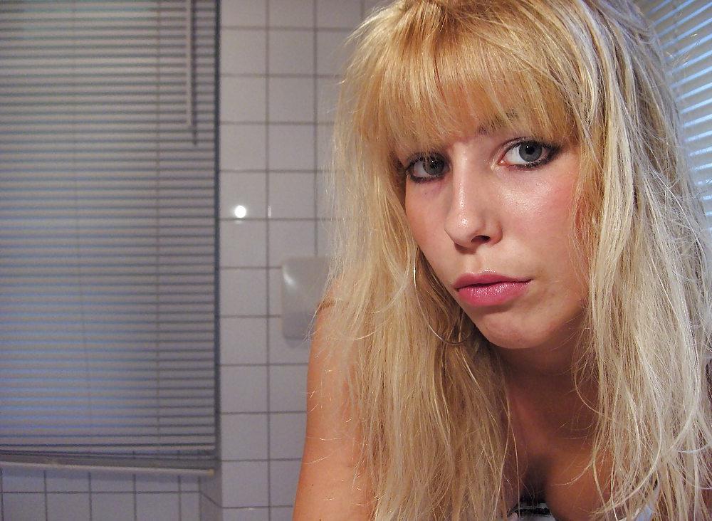 25P Hot Blond Teen Girl