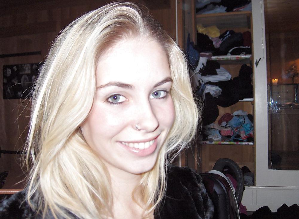 25P Hot Blond Teen Girl