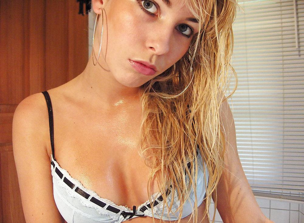 25P Hot Blond Teen Girl