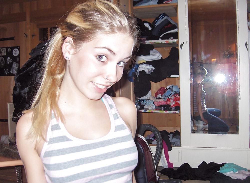25P Hot Blond Teen Girl