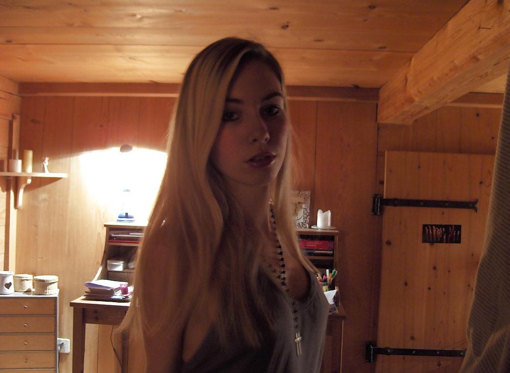 25P Hot Blond Teen Girl