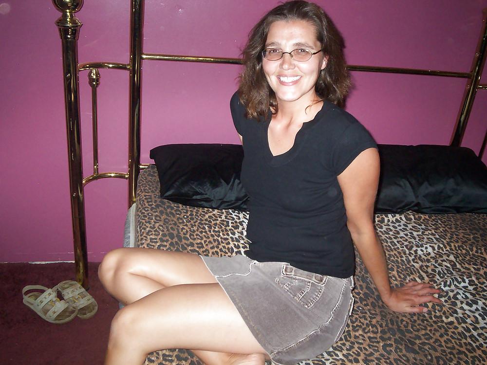25P SHOW YOUR WIFE - HAIRY WIFE