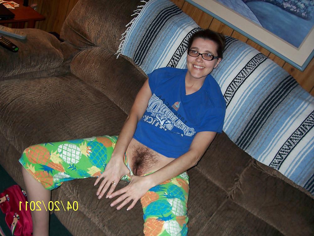 25P SHOW YOUR WIFE - HAIRY WIFE