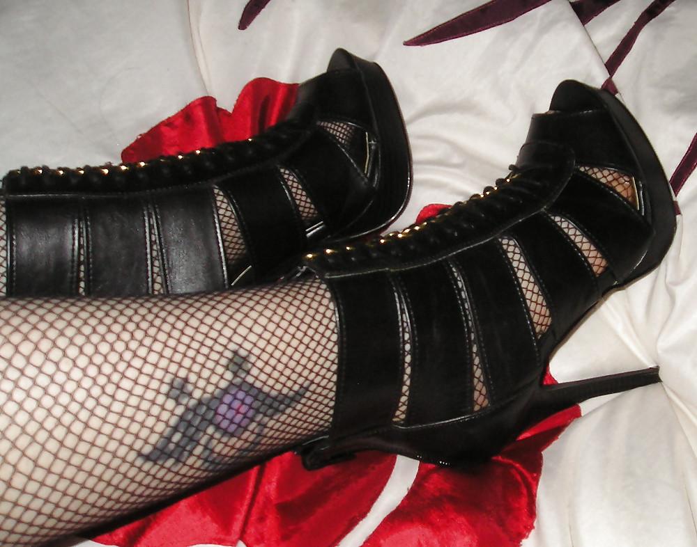 18P My girlfriends lace top fishnet stockings