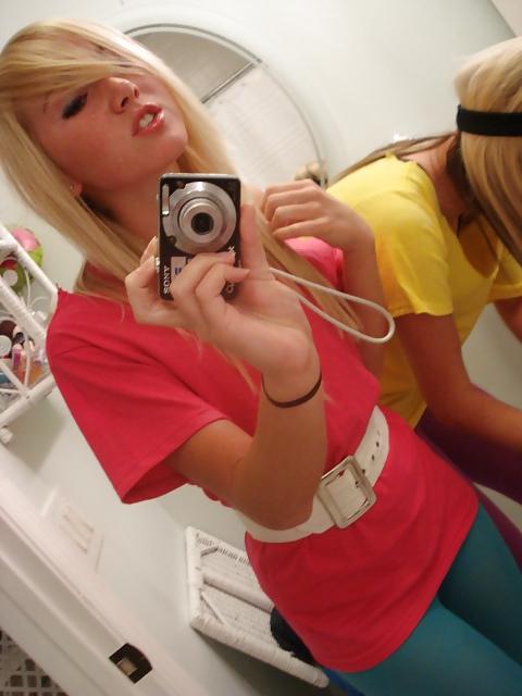 25P Blond Teen Girl with amazing body Selfshot 2of3