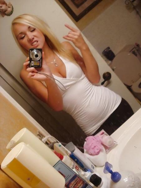 25P Blond Teen Girl with amazing body Selfshot 1of3