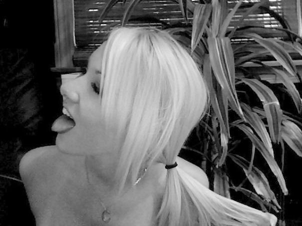 25P Blond Teen Girl with amazing body Selfshot 1of3