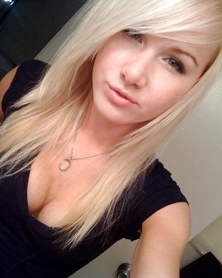25P Blond Teen Girl with amazing body Selfshot 1of3