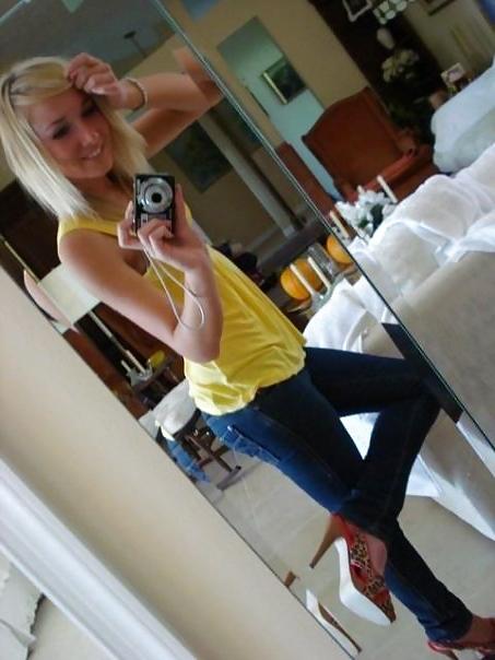 25P Blond Teen Girl with amazing body Selfshot 1of3