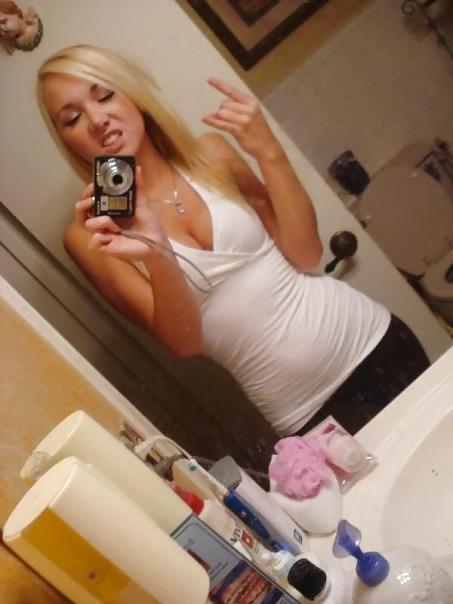 25P Blond Teen Girl with amazing body Selfshot 1of3