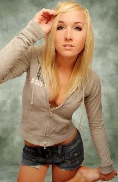 25P Blond Teen Girl with amazing body Selfshot 1of3