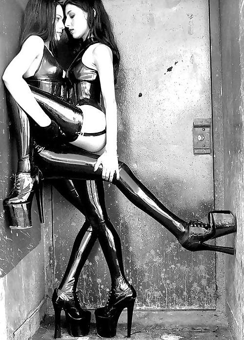 14P Latex girls 1